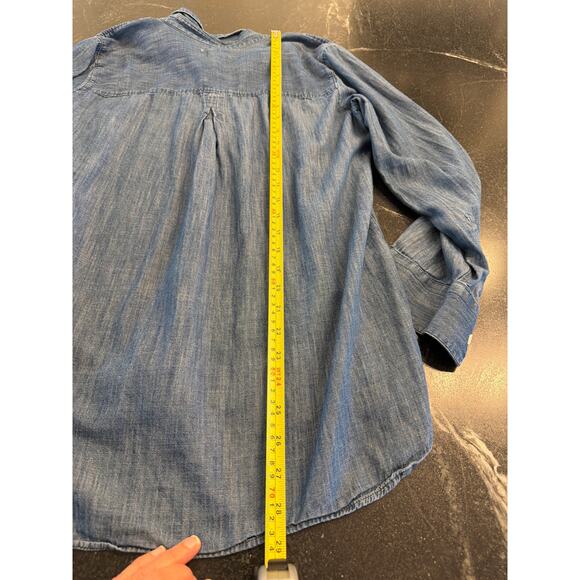 Loft chambray "the Softened shirt" in M.  button up. 100% Cotton - Picture 7 of 8